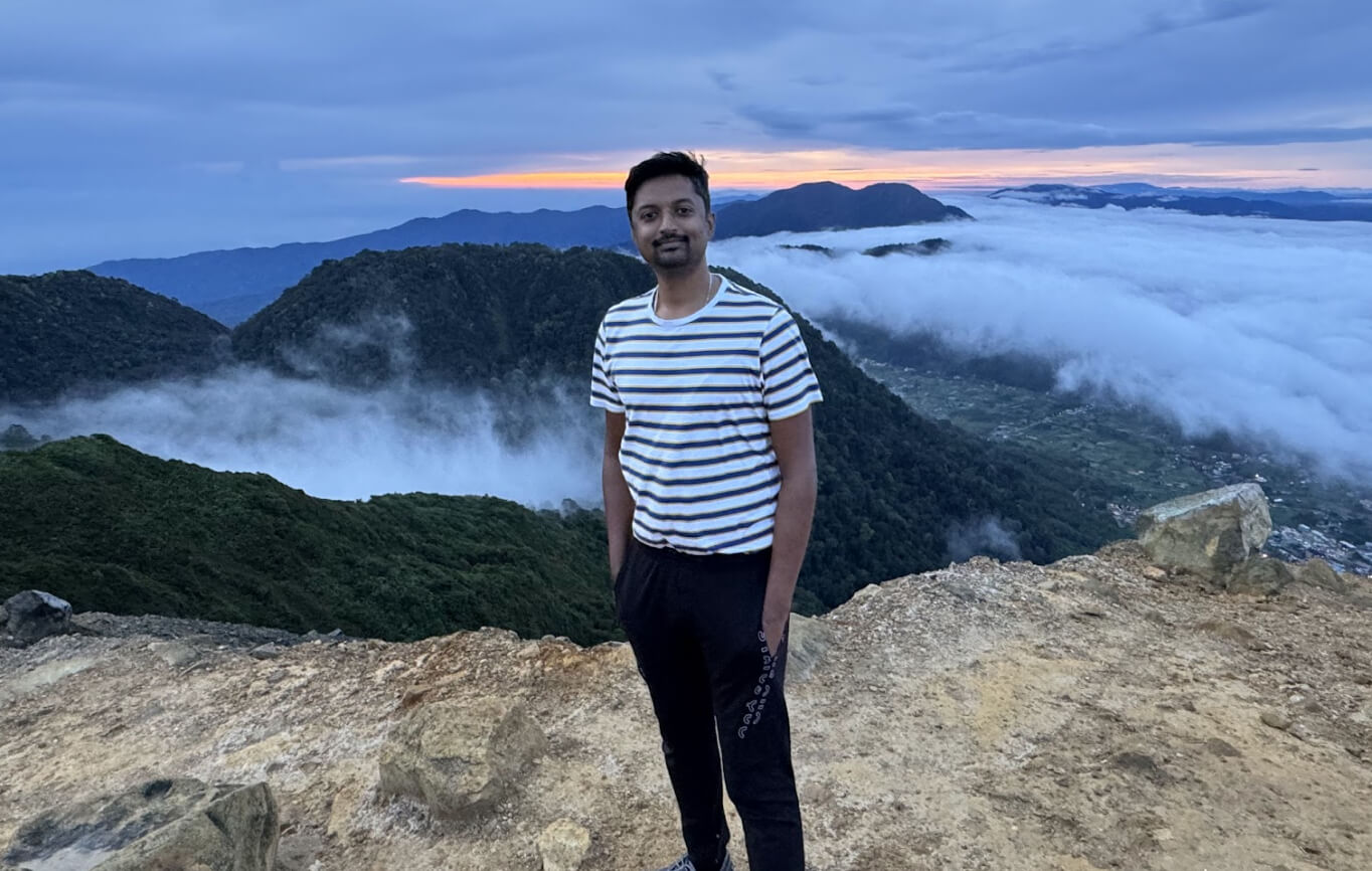 Vasanth at a mountain viewpoint above a sea of clouds